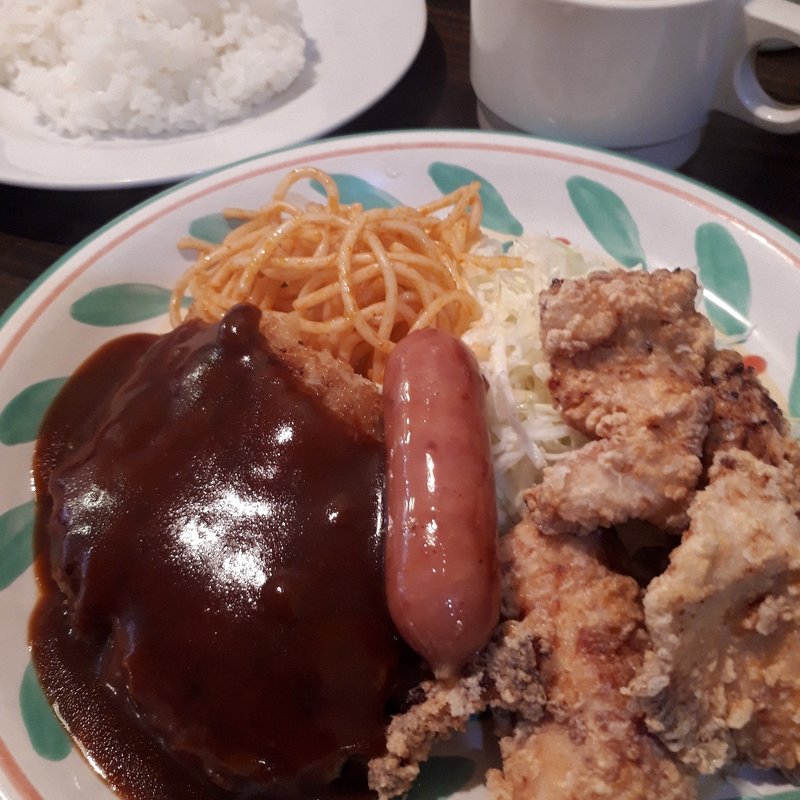日替わりランチ　ハンバーグとウインナーとチキン(街のハンバーグ屋さん 大塚店)