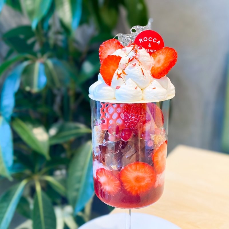 あまおうパフェ(FOREST GREEN PASTA&BAKE by ROCCA&FRIENDS)