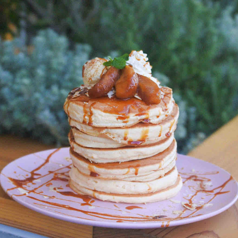 焼きりんごと自家製キャラメルのパンケーキ(高木珈琲 茨木店)