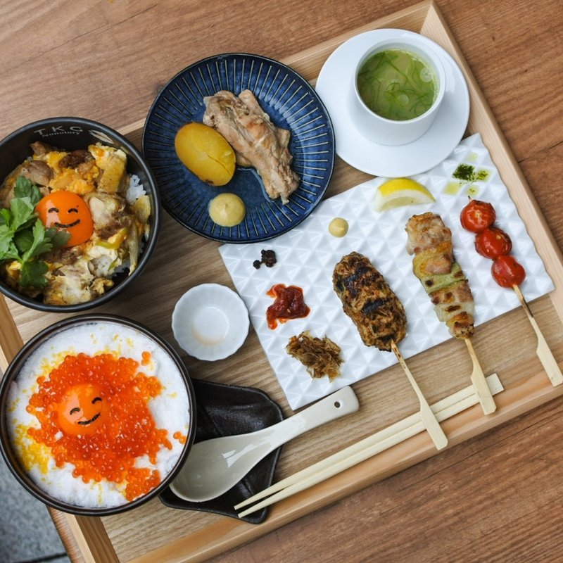 産直播州地卵のたまごかけご飯と親子丼(KOBE YAKITORI STAND 野乃鳥)