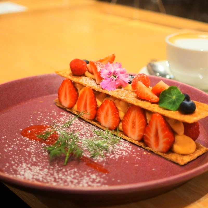 あまおう苺のミルフィーユ(Tsuchi 農園野菜とチーズ料理)