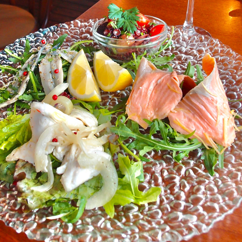 本日入荷した新鮮魚介類のアマルフィ風4種マリネ(トラットリア 築地 パラディーゾ！)