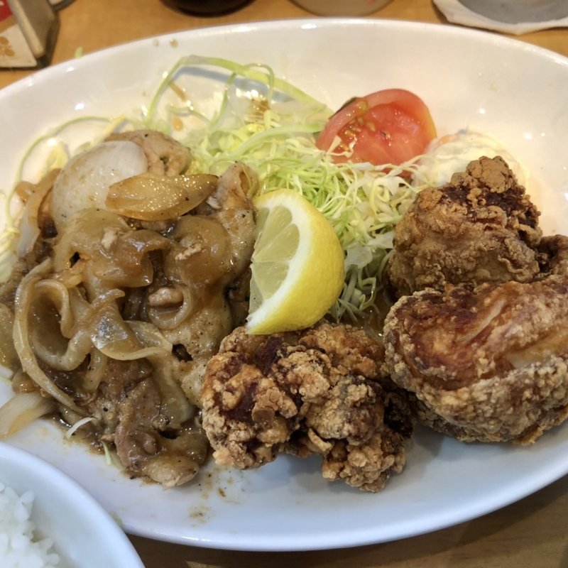 しょうが焼きと唐揚げ定食(小池寿司食堂)