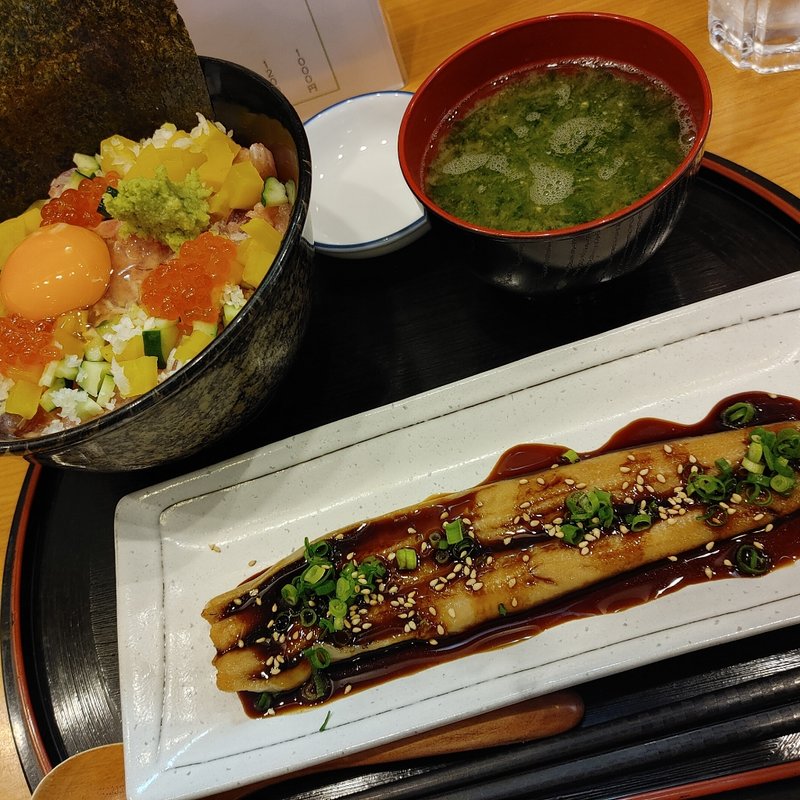 煮穴子一本とまえ田の海鮮丼(まえ田 )
