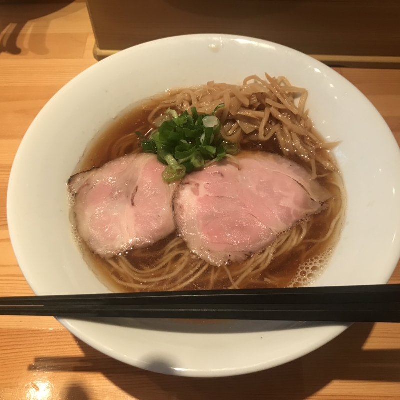 醤油らぁ麺(らぁ麺屋 はりねずみ)