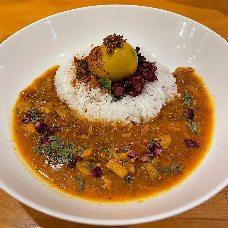 あご出汁チキンカラヒと、スパイス煮卵(らんらんルー)