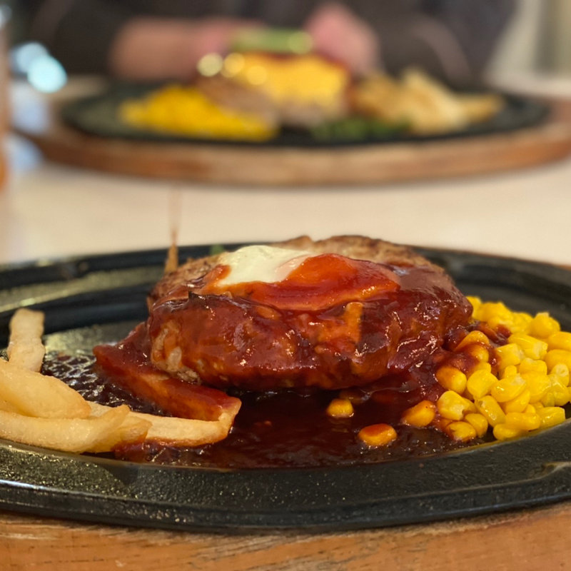 ハンバーグ　目玉焼き乗せ(レストランオオタニ )