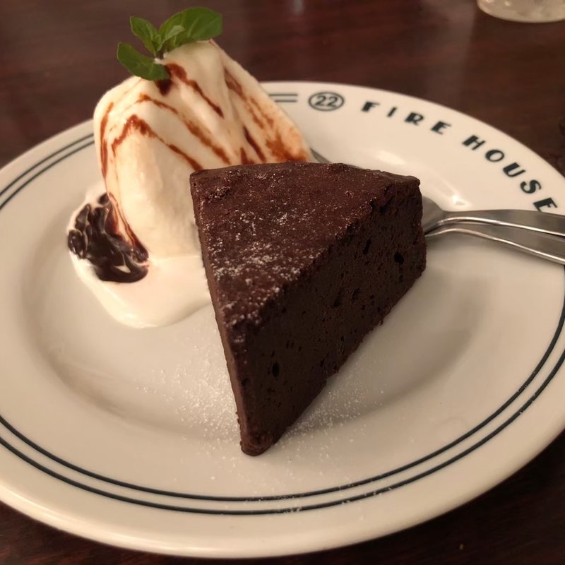 (ファイヤーハウス （FIRE HOUSE）)