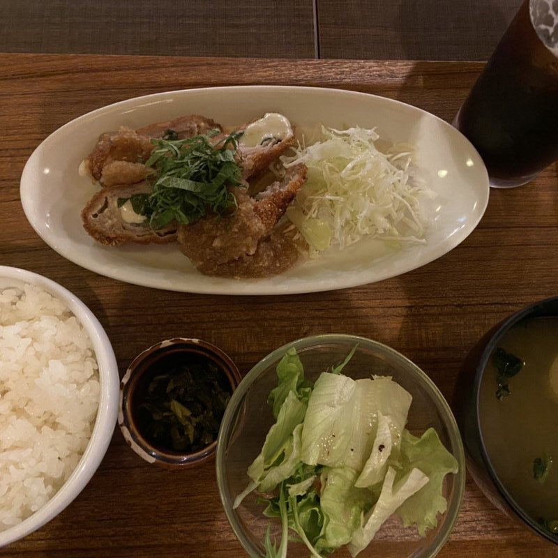 大葉とモッツァレラ　ミルフィーユカツ（日替わり）(ワイン酒場 GabuLicious 銀座)