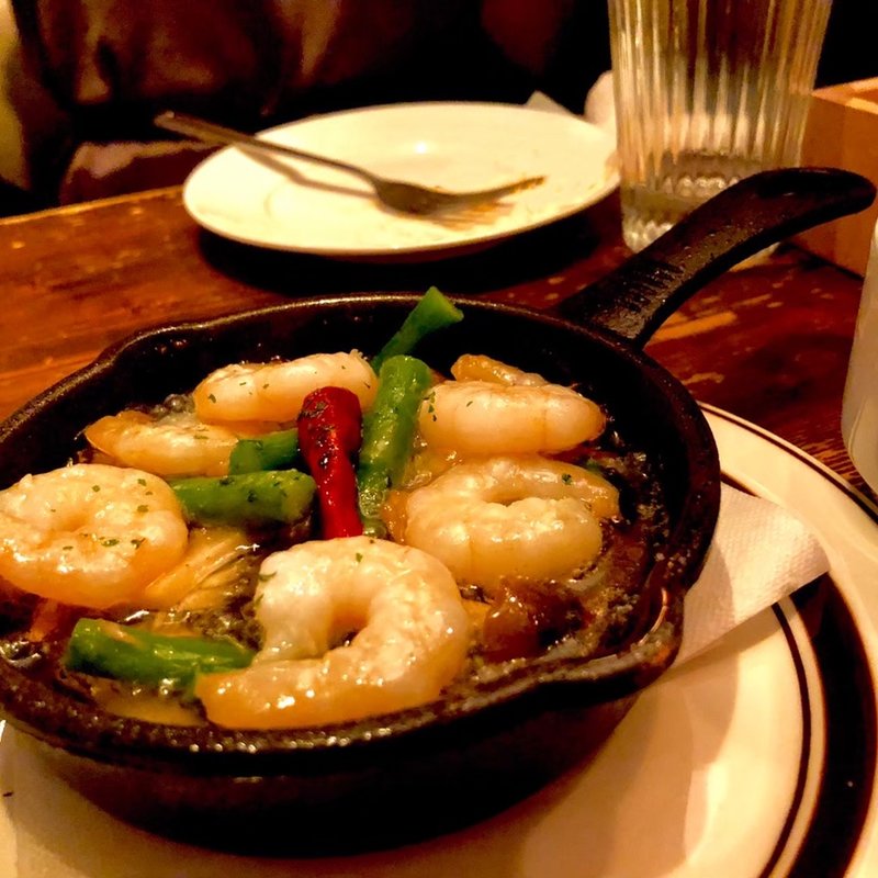 エビとアスパラのアヒージョ(cafe. わかば堂)