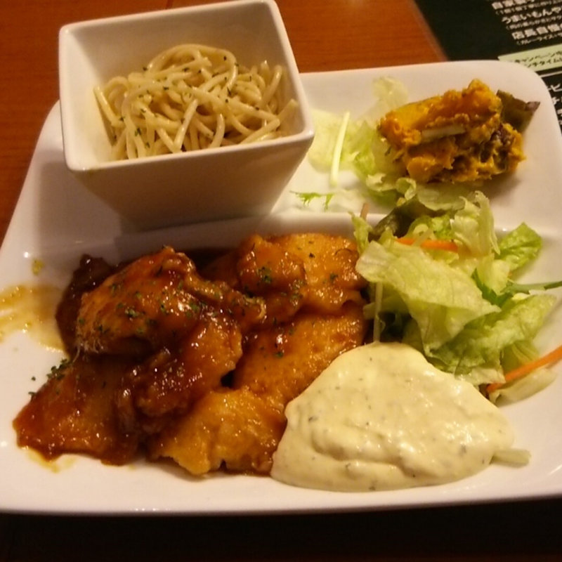 自家製タルタルのチキン南蛮プレート(うまいもんや)