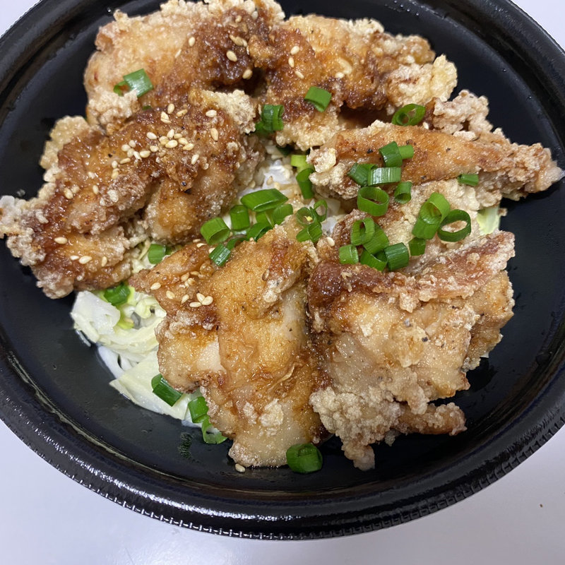 秘伝のタレ使用！特製からあげ丼！(くふ楽 本八幡店（KUURAKU Motoyawata）)