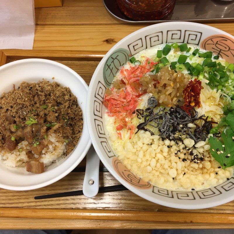 小ルーローハンと豆乳麺のセット(赤丸)