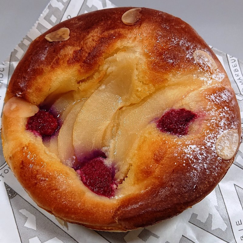 洋梨と木いちご(ドンク 八王子セレオ店)