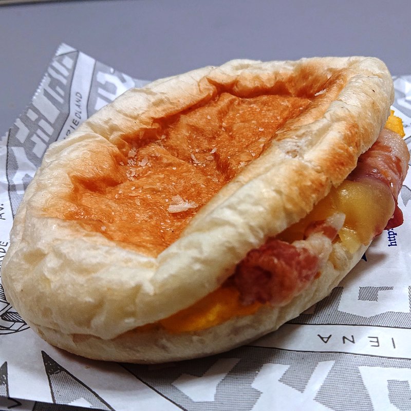 ふわっふわたまごとベーコンのパニーニ(ドンク 八王子セレオ店)