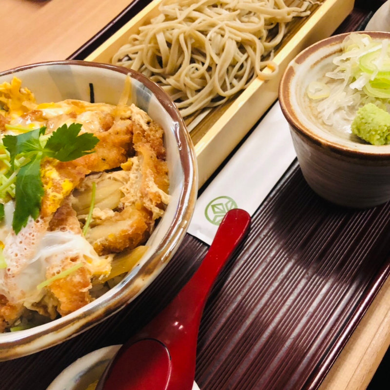 どんぶりと半蕎麦セット(手打ち蕎麦 たむら)