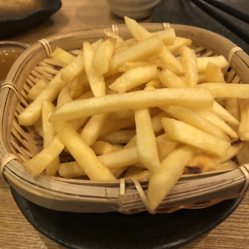 フライドポテト(炭火焼鳥バル JINDAIKO)