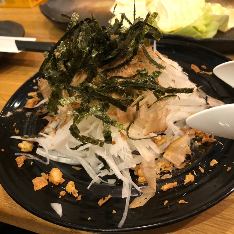 サラダ(炭火焼鳥バル JINDAIKO)