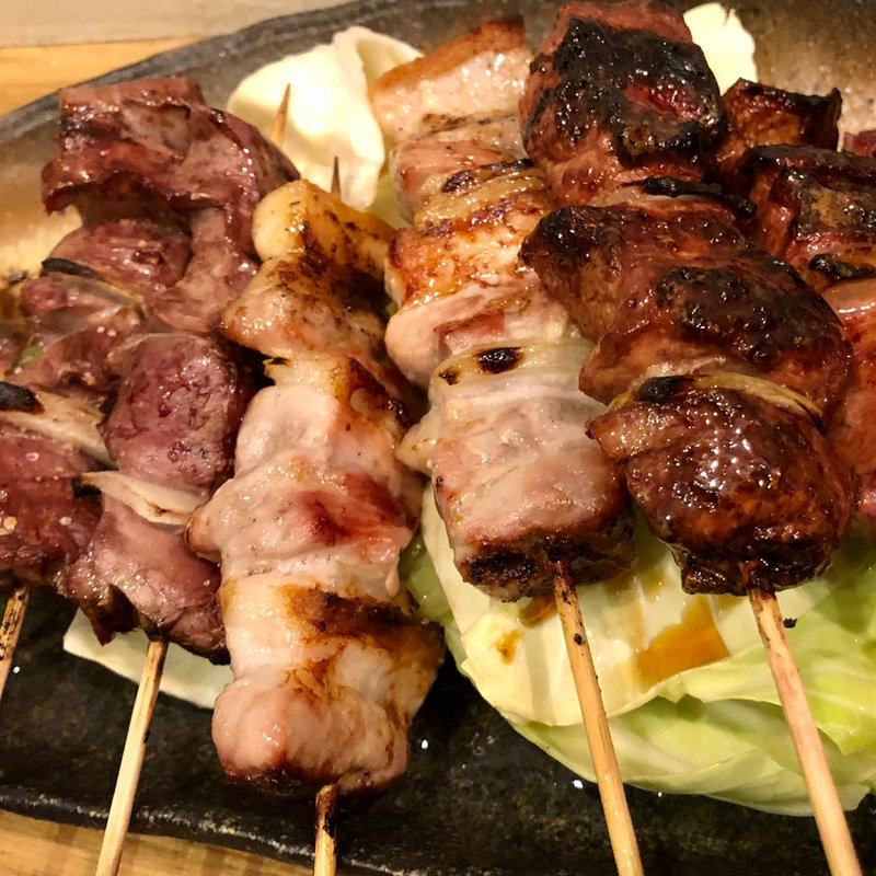 焼き鳥盛り合わせ(炭火焼鳥バル JINDAIKO)