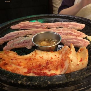 サムギョプサル（石盤焼肉）(美豚 by マルハチ)