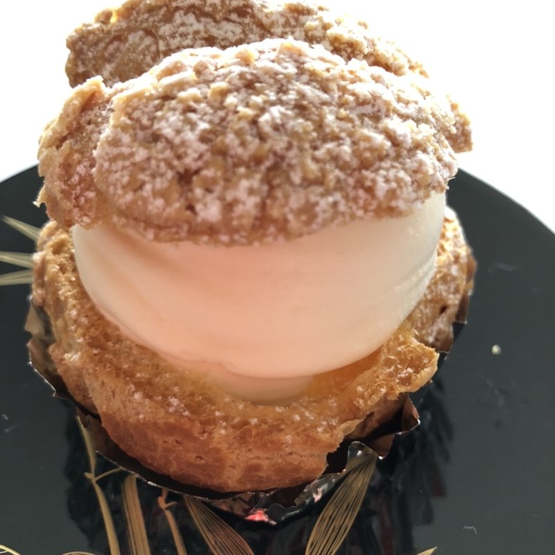 至福のシュークリーム(九二四四 （きゅうにいよんよん）)
