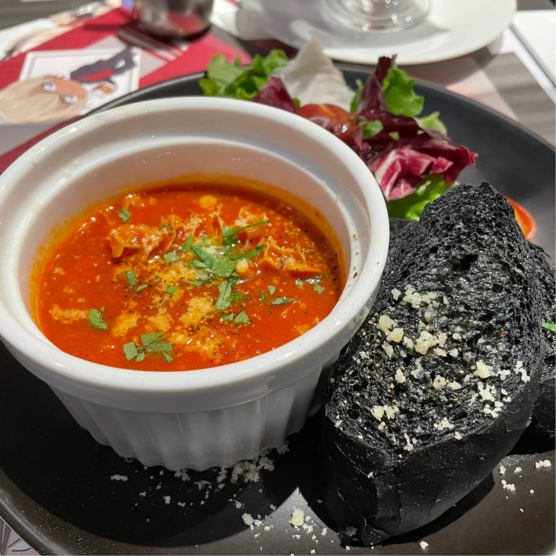 トリッパのトマト煮込みと黒バゲットの交錯(赤井秀一カフェ)