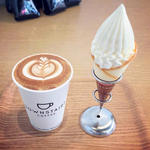 ラテ(Mercedes me Tokyo / DOWNSTAIRS COFFEE)