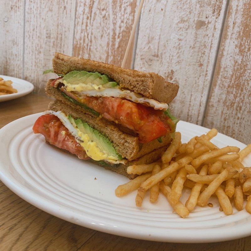 B.L.T.E.Aサンドウィッチ(RHC カフェみなとみらい店)