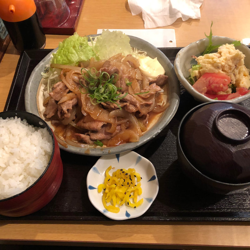 豚のしょうが焼き鳥とポテトサラダ定食(普通の食堂いわま)