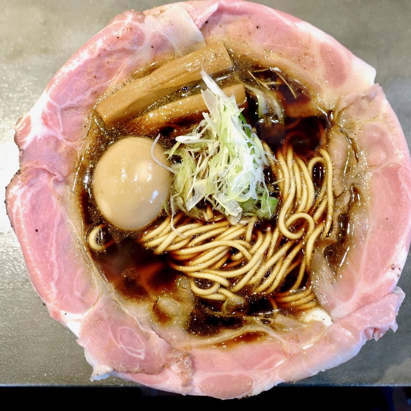 〈数量限定〉小魚醤油ラーメン「自由」(ラーメン大戦争 せんば心斎橋店)