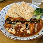 オコゲと白米の欲張り鶏チリ丼(ラーメン専科 竹末食堂)