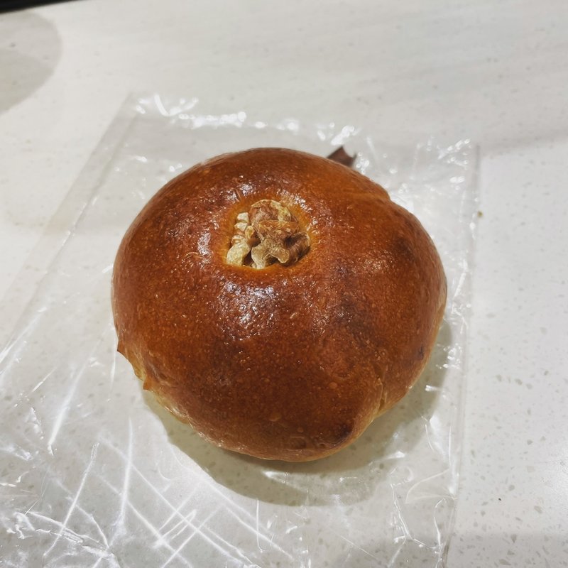 ローストくるみあんぱん(本郷ベーカリー)
