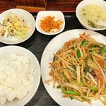 レバニラ定食(谷記 木場７号店 （クキ）)