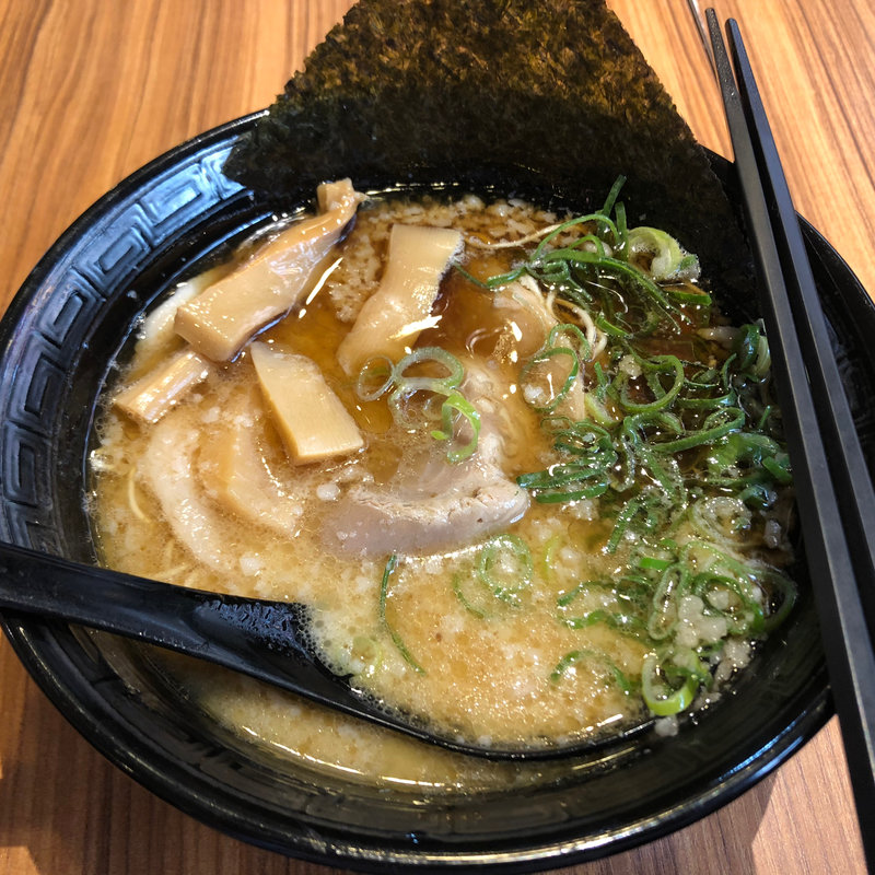 こってり黒とんこつラーメン全部のせ(壱角堂 池袋西口店)