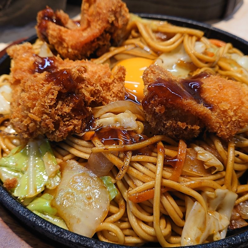 カツのせ焼きそば(銀河のチャンポン)