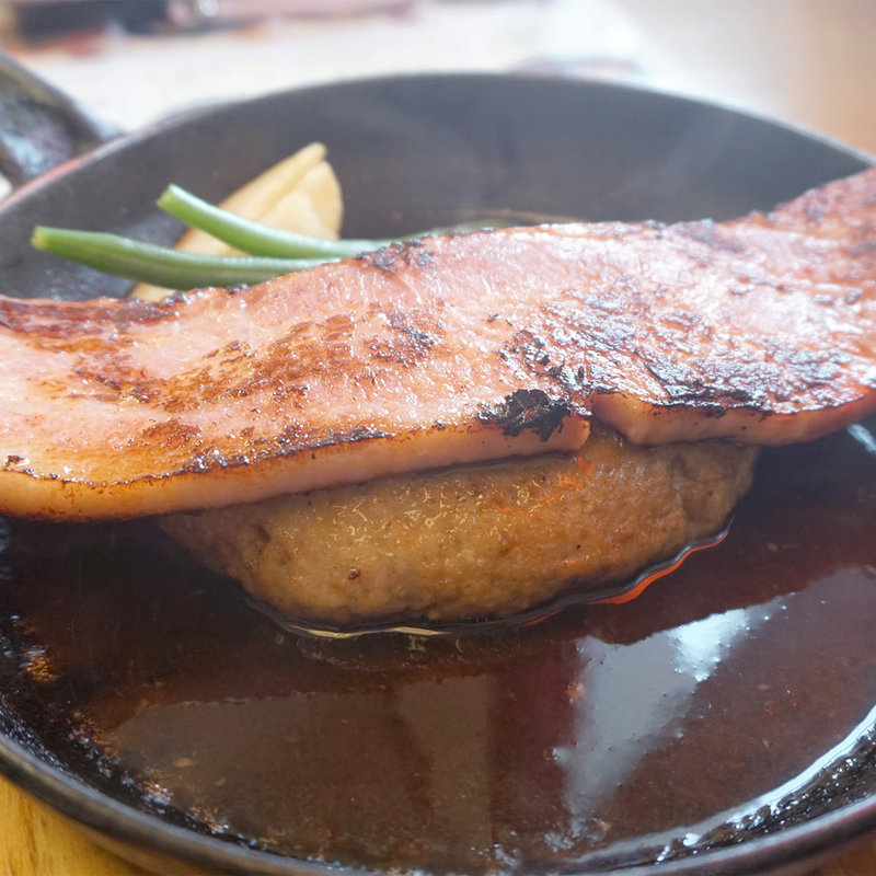 厚切りベーコンハンバーグセット(ミスタージョージ 東合川本店)