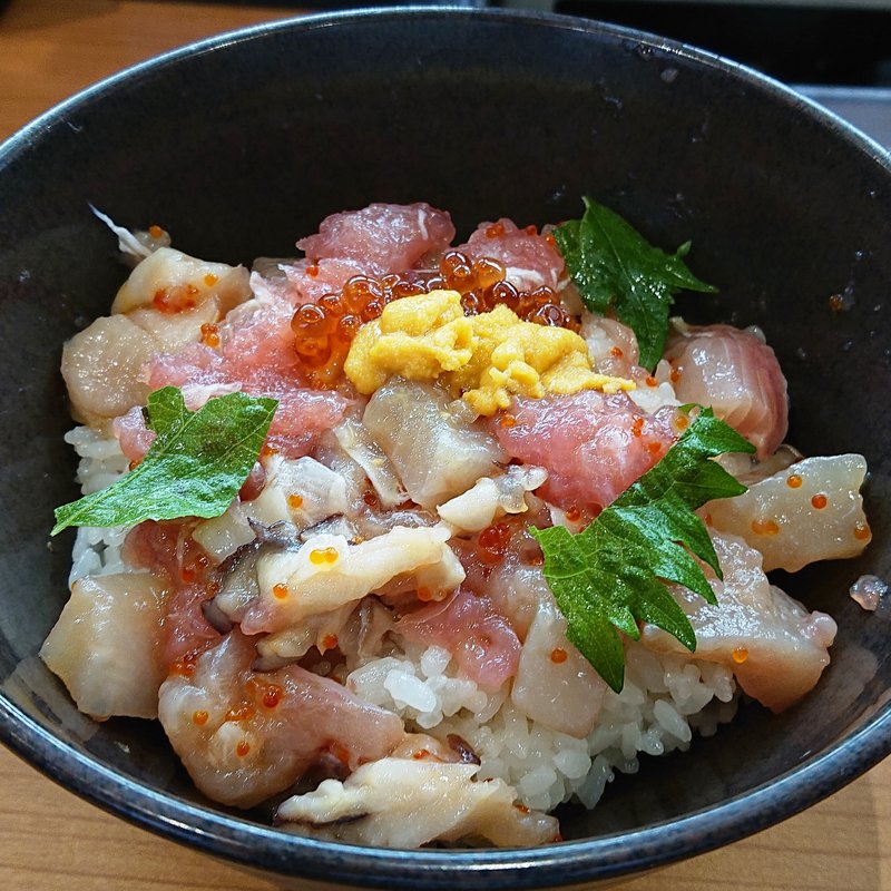 旬の海鮮丼(無添くら寿司 八王子みなみ野店)