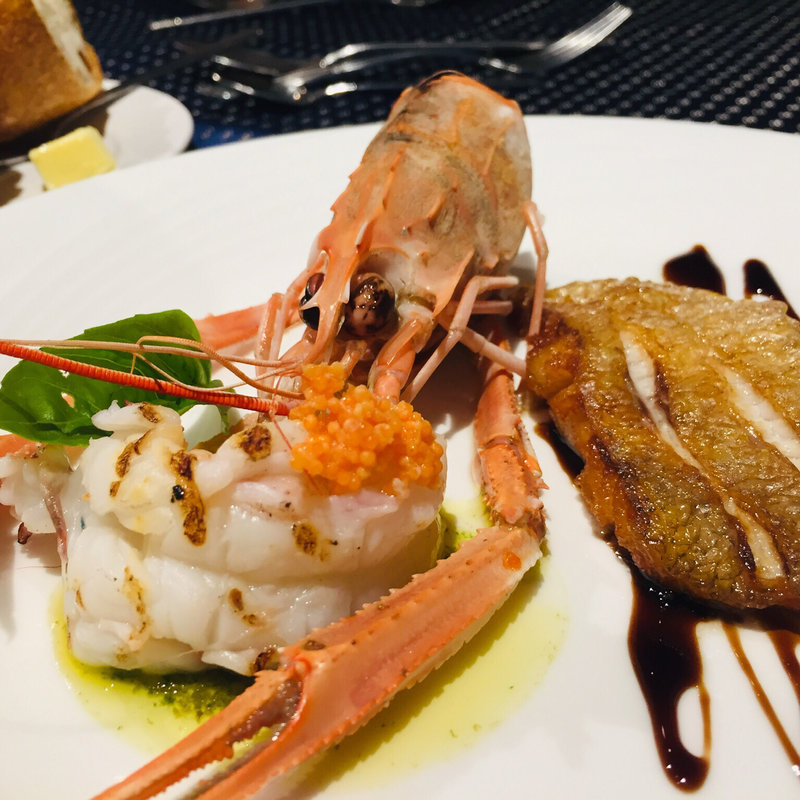 串木野産赤座海老のグリルw/オマールのアメリケーヌソースと長崎産ノドグロのポワレw/ブールブランソース(フランス厨房 旬彩 中央駅店 )