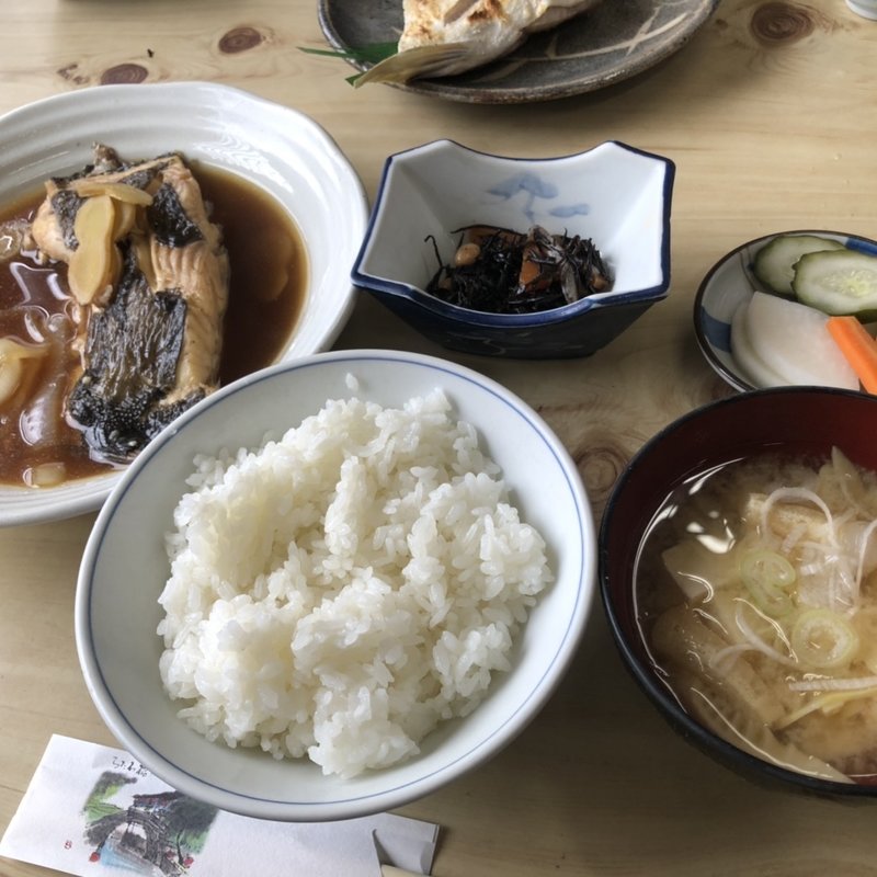 ヒラメの煮付定食(藤与し)