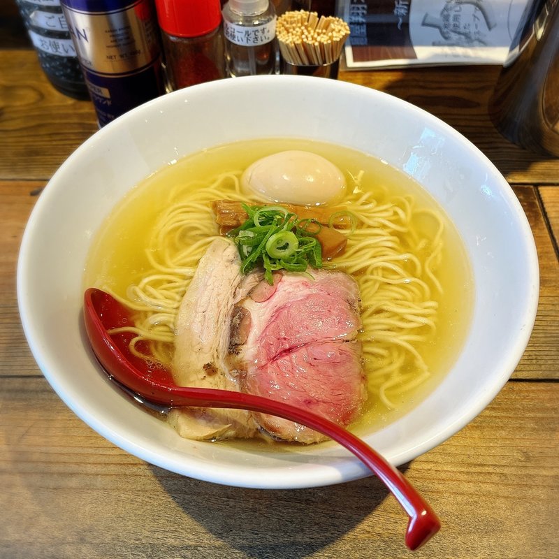 軍鶏味玉塩ラーメン(麺屋 翔 本店)