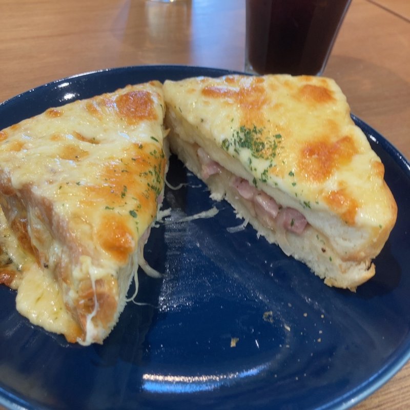 ベーコンとオニオンのクロックムッシュ(むつか堂カフェ　福岡空港店)