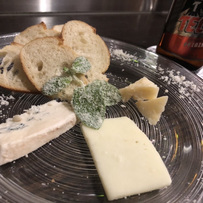 チーズの盛り合わせハーフ(Enoteca 眞  （エノテカシン）)