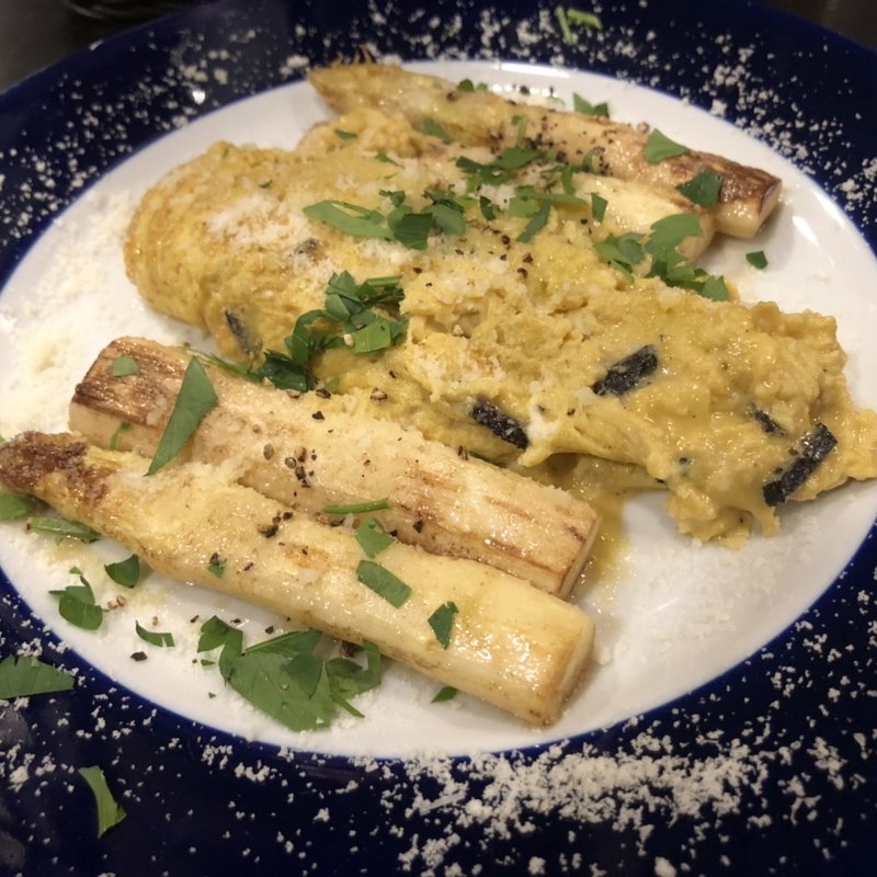 ホワイトアスパラのソテー　トリュフ仕立てバッサーノ風(Enoteca 眞  （エノテカシン）)