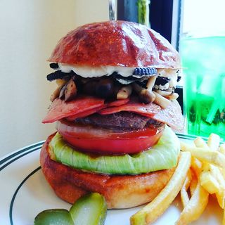 B.K.B.C.バーガー(ザ マンチーズ バーガーワークス （THE MUNCHIES BURGER WORKS）)