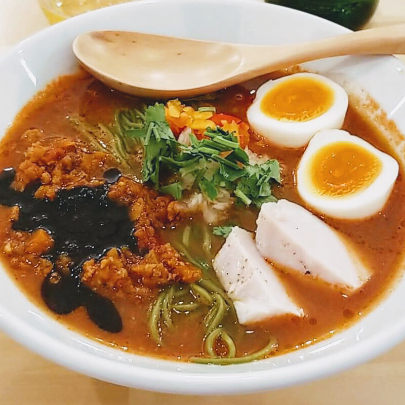 塩玉子付きチリトマラーメン(鶏ポタラーメンTHANK 大門)