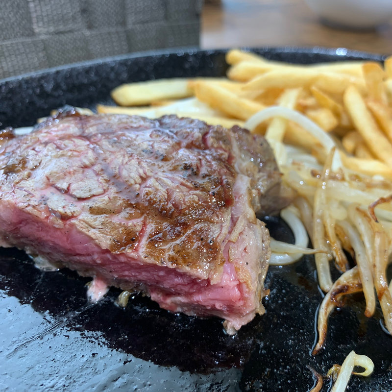 黒牛ステーキ(黒牛 炭火焼きステーキ&中華バル)