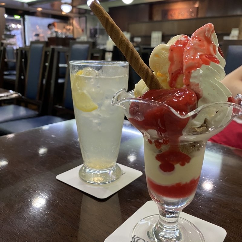 苺パフェ(珈琲館 亀有店)