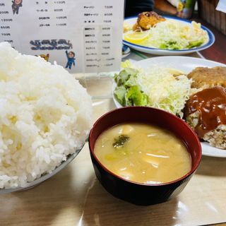 ハンバーグ定食(文福飯店)