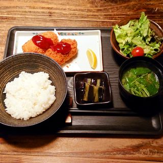 カニクリームコロッケ定食(Izakaya混)