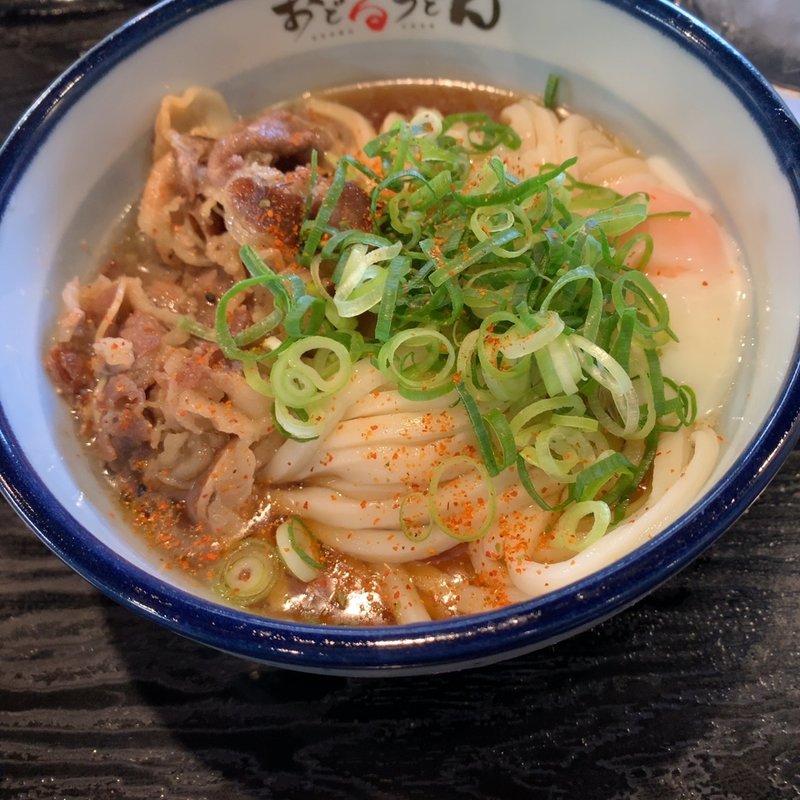 肉温玉ぶっかけ　冷(おどるうどん )